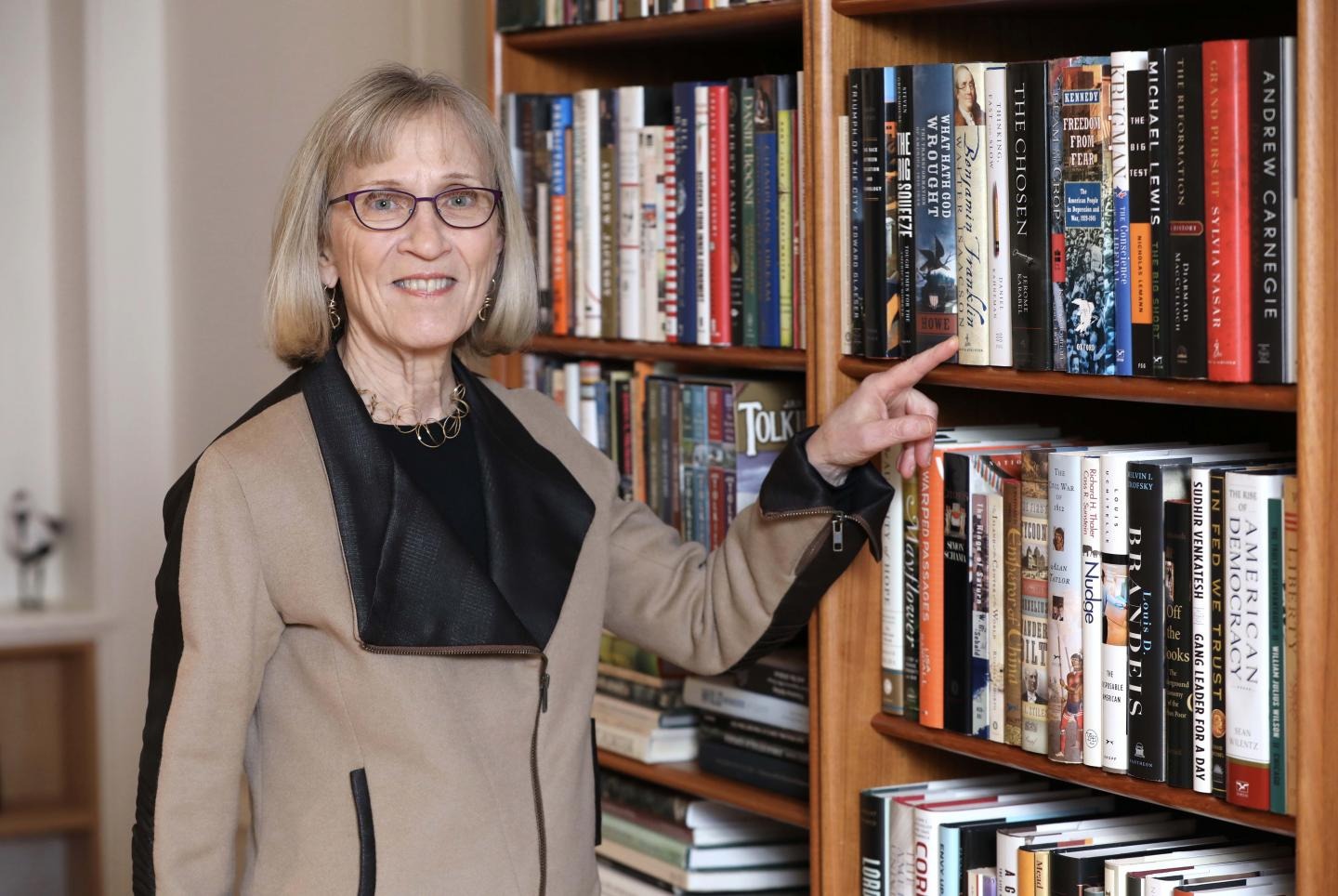 El premio Nobel de Economía 2023 fue otorgado a la estadounidense Claudia Goldin