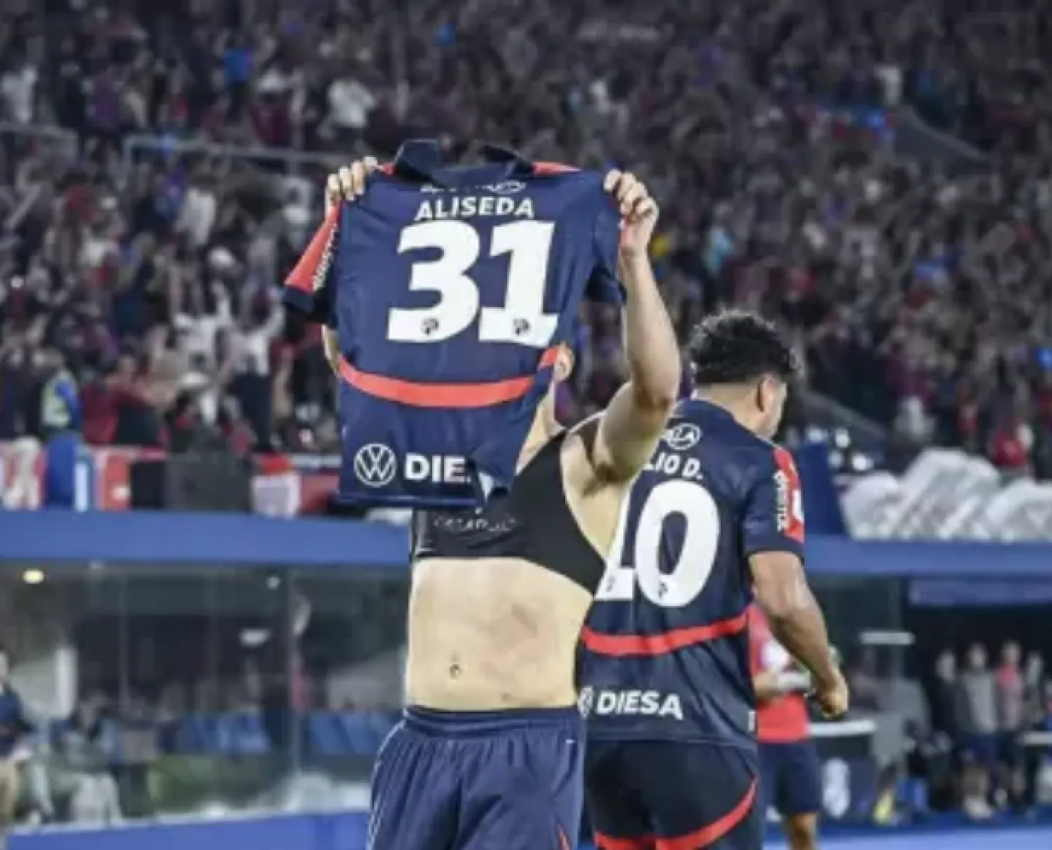 Fiesta azulgrana en La Olla: Aliseda le da a Cerro un triunfo decisivo ante Guaraní y se encamina al título