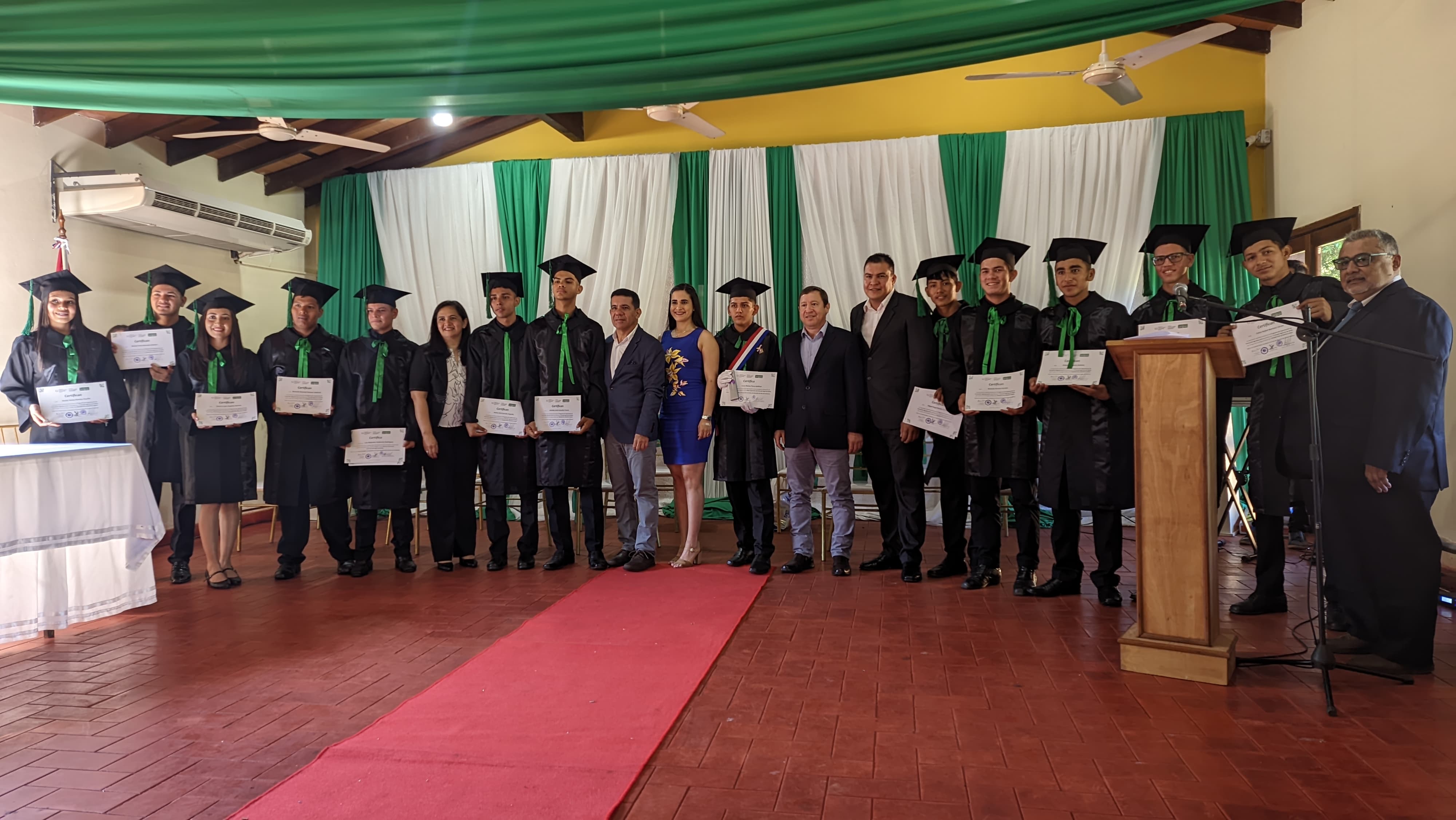 13 nuevos egresados de la Escuela Agrícola Autosostenible de Belén