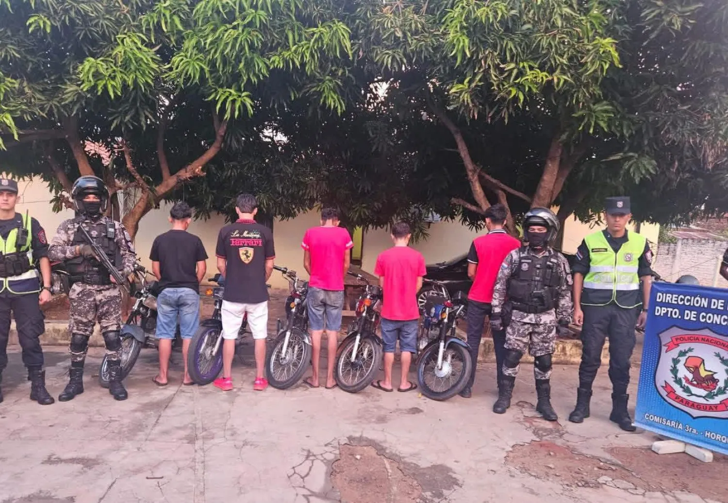 Jóvenes detenidos tras realizar piruetas en la vía pública en Horqueta