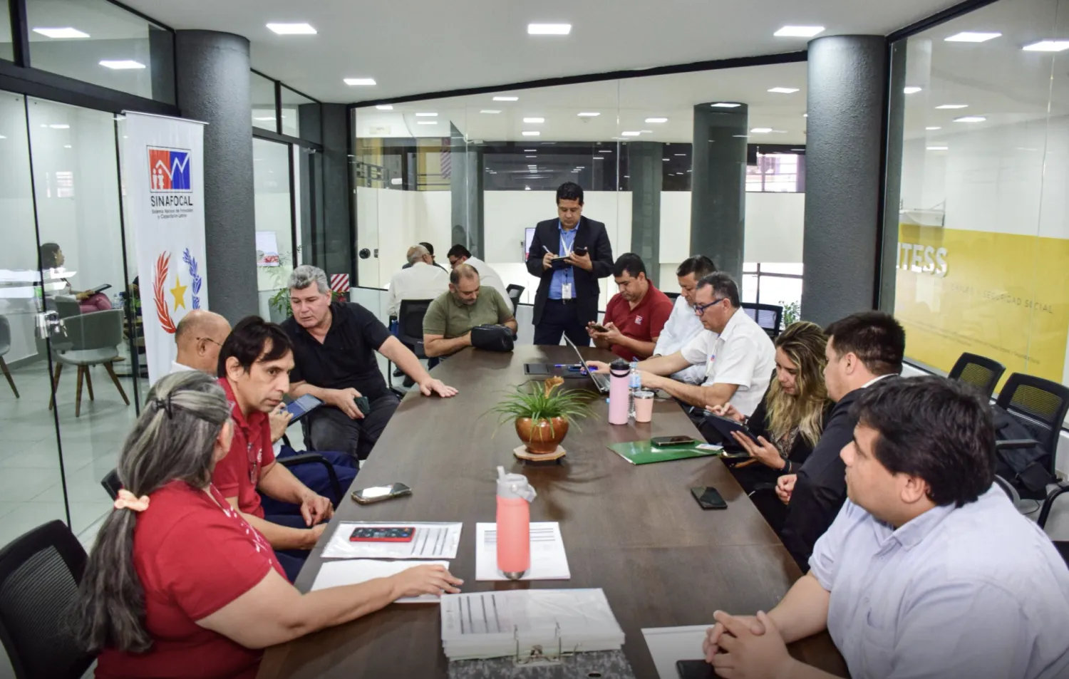 Certifican por primera vez a choferes del sector público