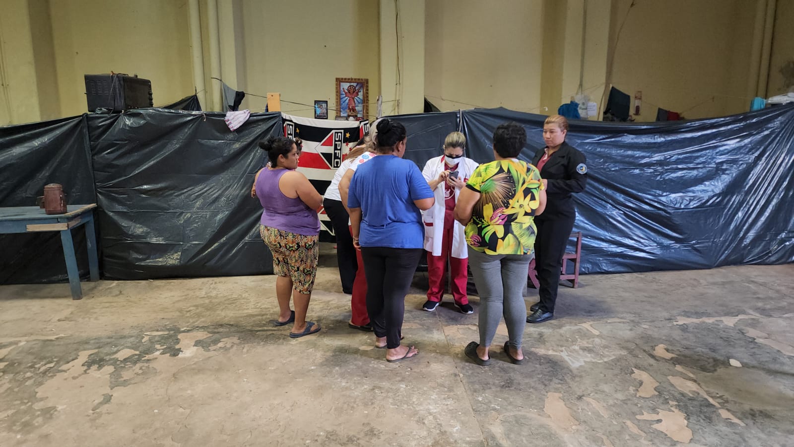 CONTINÚA EVACUACIÓN DE FAMILIAS DAMNIFICADAS A  ALBERGUES.