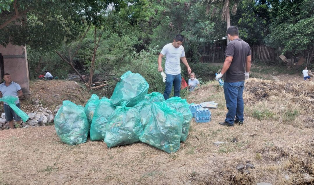 Limpian cauce hídrico en el sector de la ex CIASA de Concepción