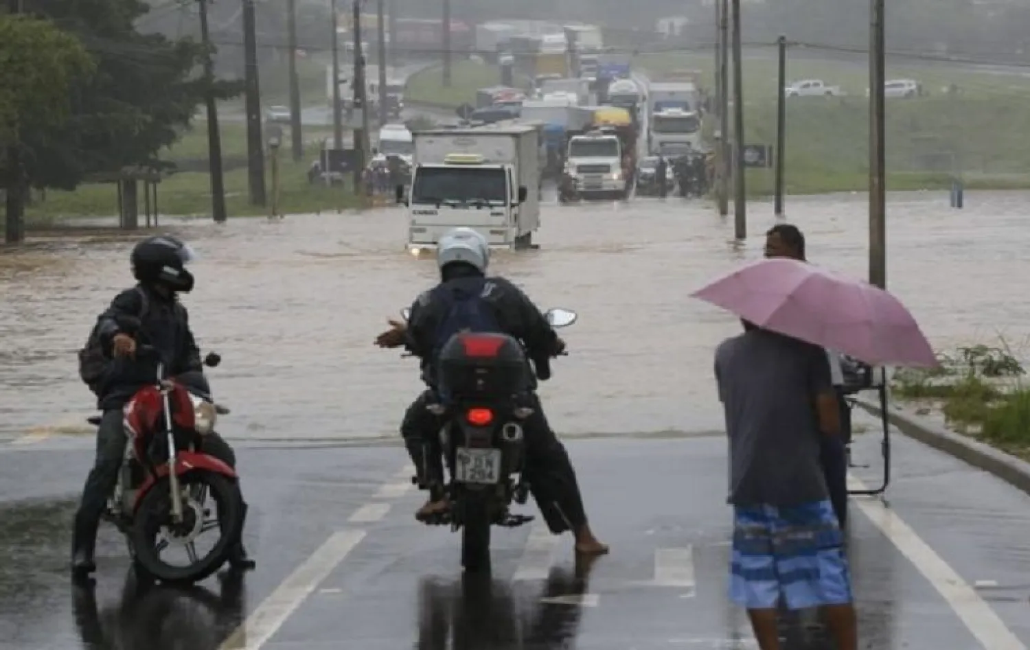 Ciclón extratropical provoca tres muertos y causa destrozos en el sur de Brasil