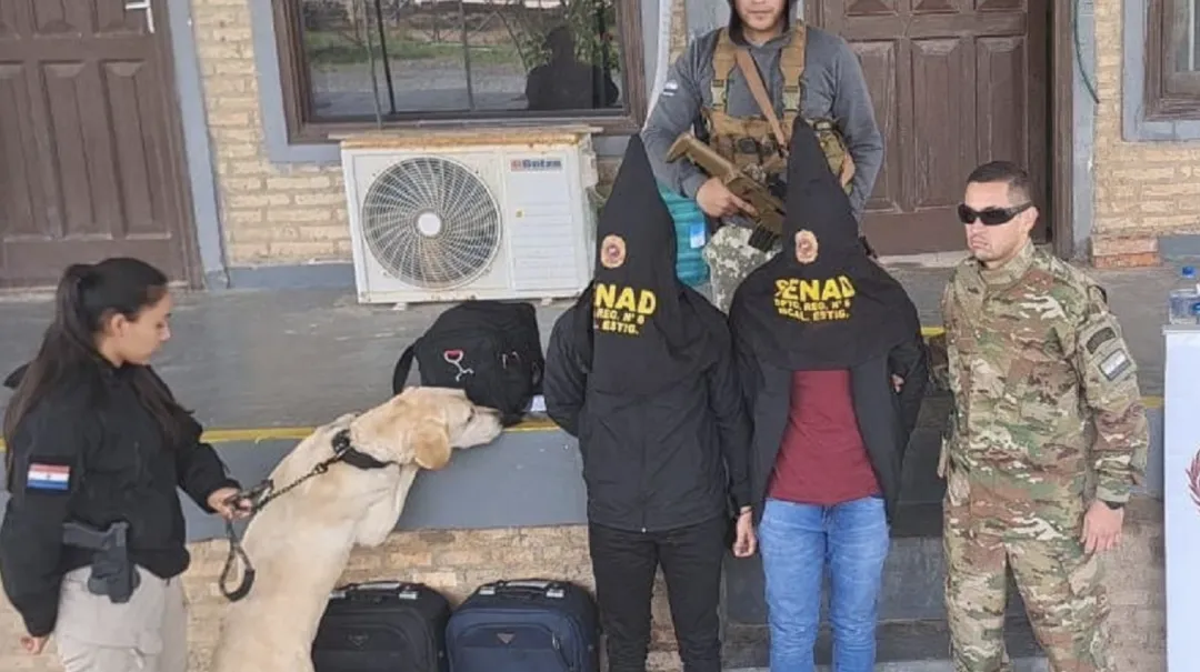 Can Sora detecta cocaína en maletas de dos paraguayos procedentes de Bolivia