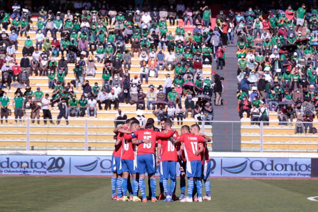 Derrota y descenso en la tabla de eliminatorias para la Albirroja