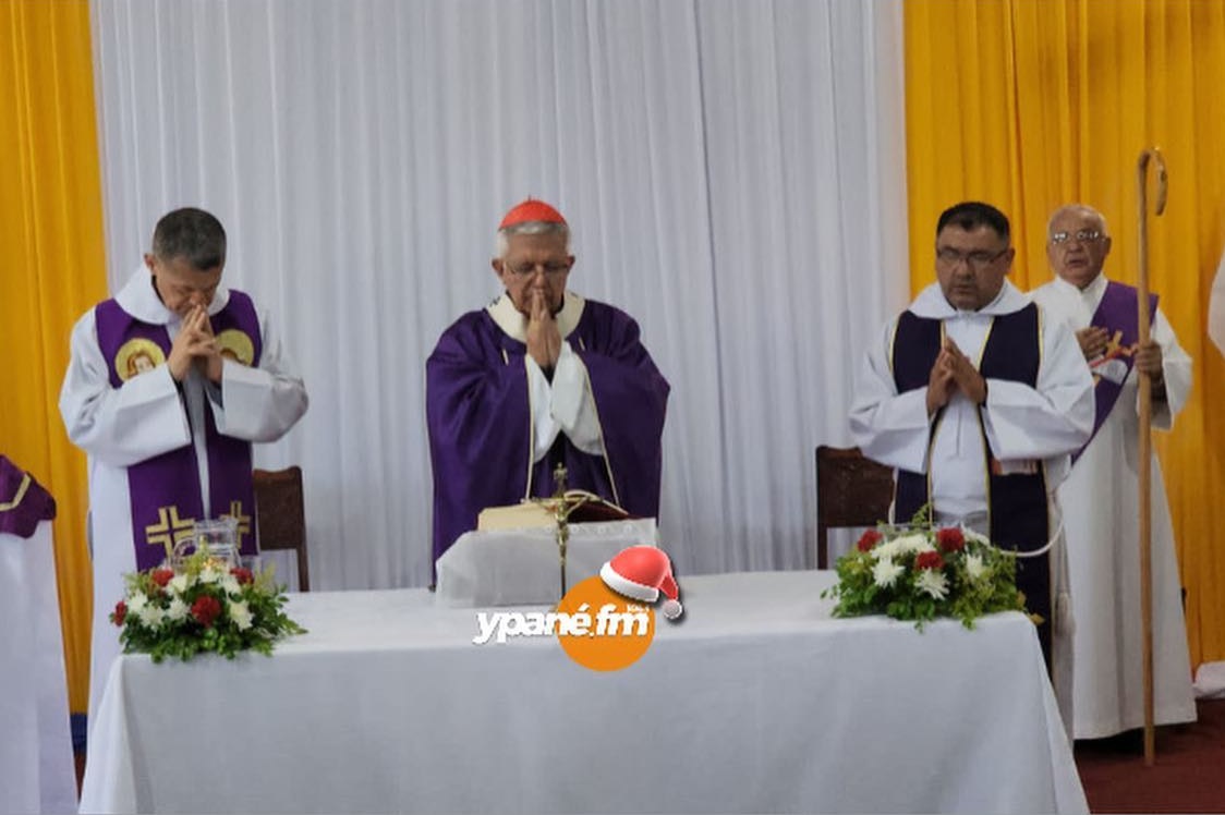 El cardenal Adalberto Martínez celebró una misa en Arroyito