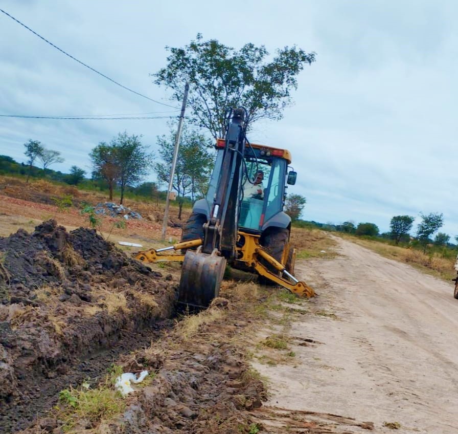 Limpieza de cunetas y desagües pluviales en Villa Oliva