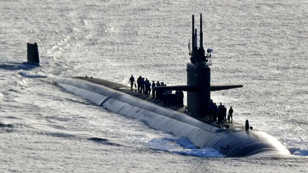 Estados Unidos refuerza su presencia militar en el Caribe con buques de guerra