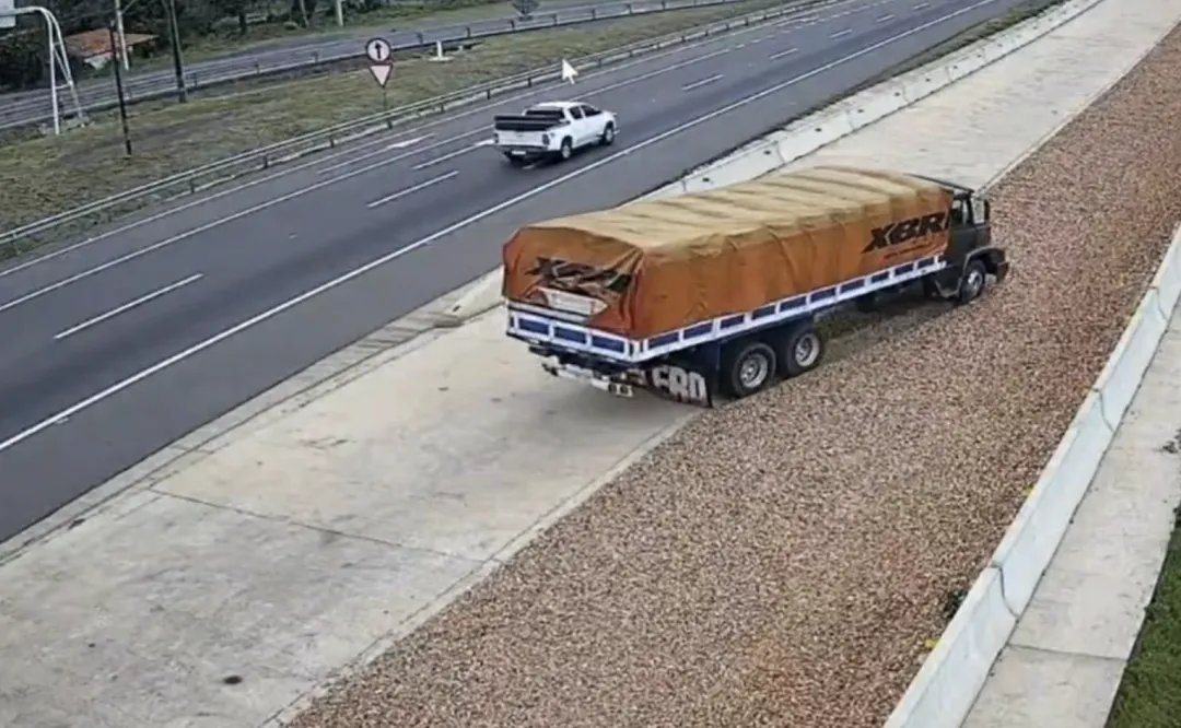 Rampa de frenado en Caacupé evitó una tragedia: camión sin frenos logró detenerse a tiempo