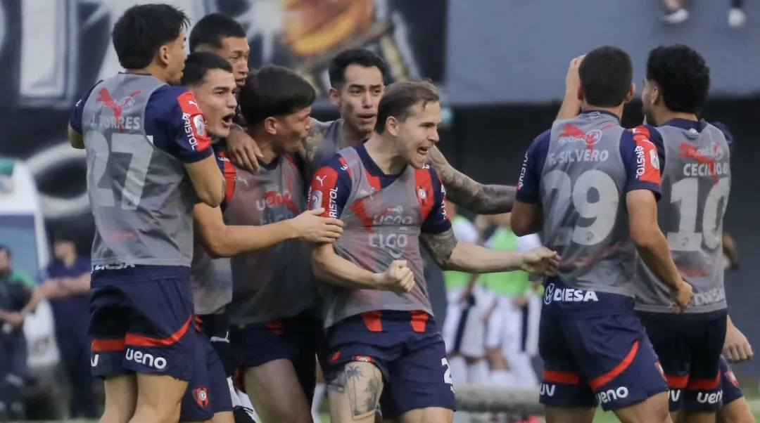 Cerro Porteño se impone en el superclásico con una remontada para la historia