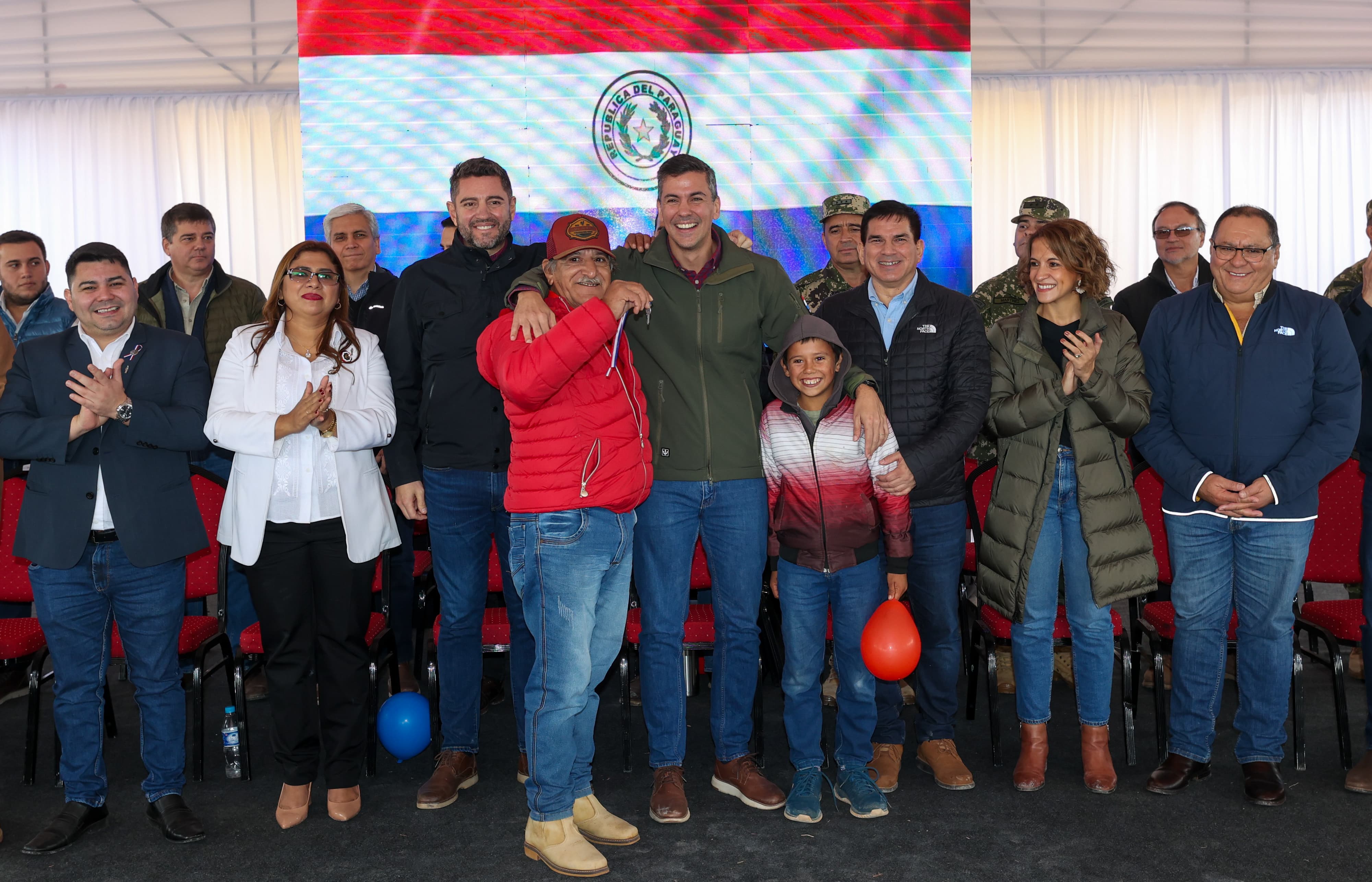 Inauguración de viviendas sociales en Concepción y Arroyito
