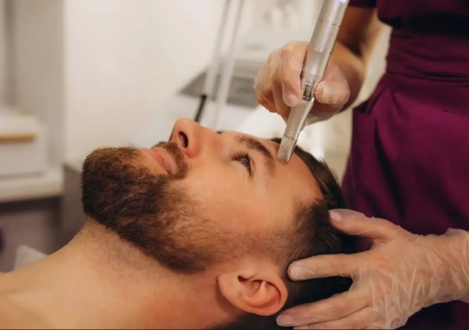 Cada vez más hombres recurren a la cirugía estética en América Latina