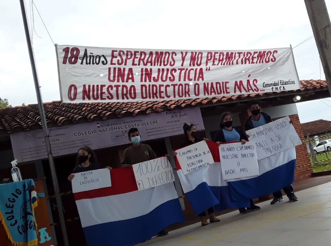 Tomaron colegio de “Costa Alegre” exigiendo rubro para su director interino