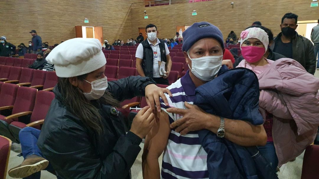 Continúa la vacunación en Concepción con segunda dosis de Pfizer y Moderna