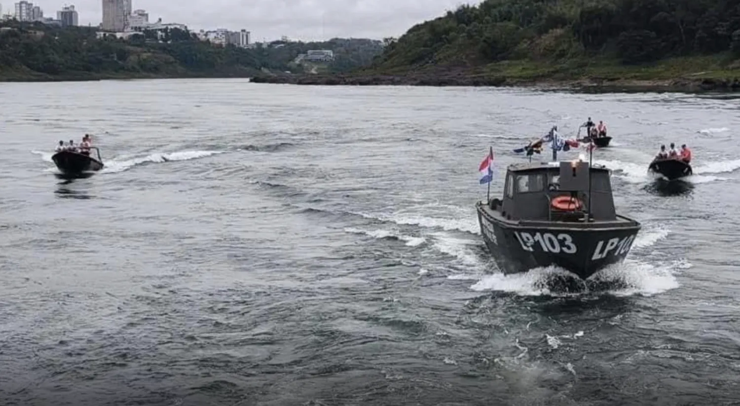 Armada Paraguaya recibe primera de 12 lanchas rápidas para patrulla fluvial donadas por EE.UU.