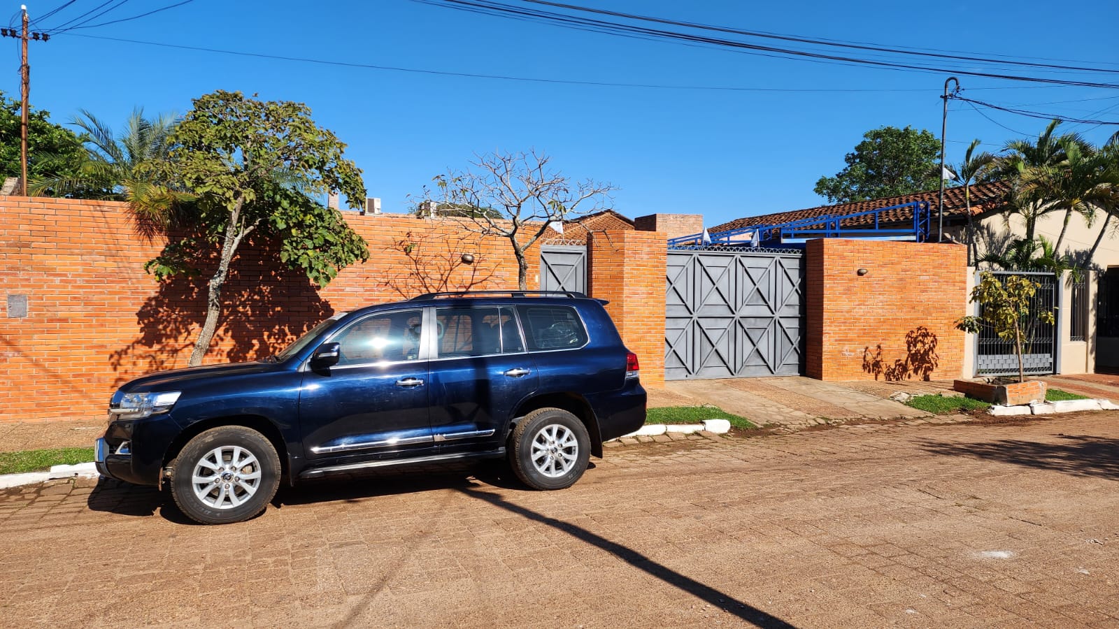 Comitiva encabezada por el Ministro del Interior se reunió con las hijas de Óscar Denis