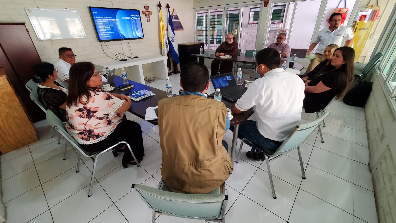 Modelo de Escuelas Autosostenibles de la Fundación Paraguaya se implementa en El Salvador