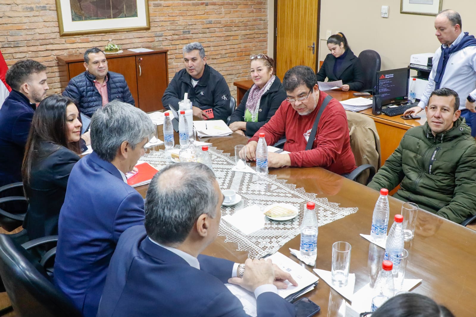 Docentes levantan medida de fuerza y acuerdan nueva reunión sobre proyecto de ley del servicio civil