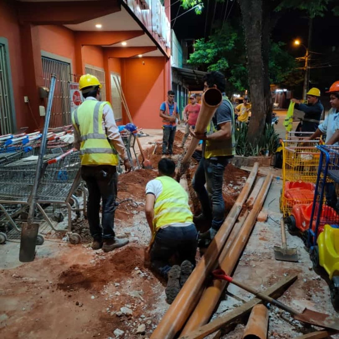 Siguen las obras de saneamiento en Horqueta con trabajos nocturnos