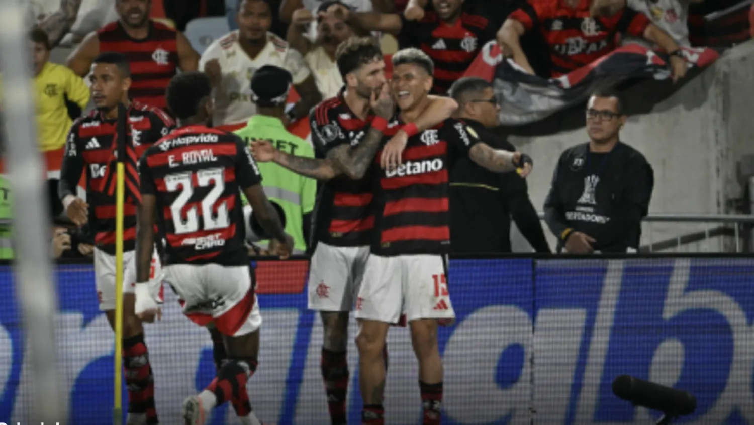 Flamengo ganó sobre el final a Racing la primera semifinal de la Libertadores