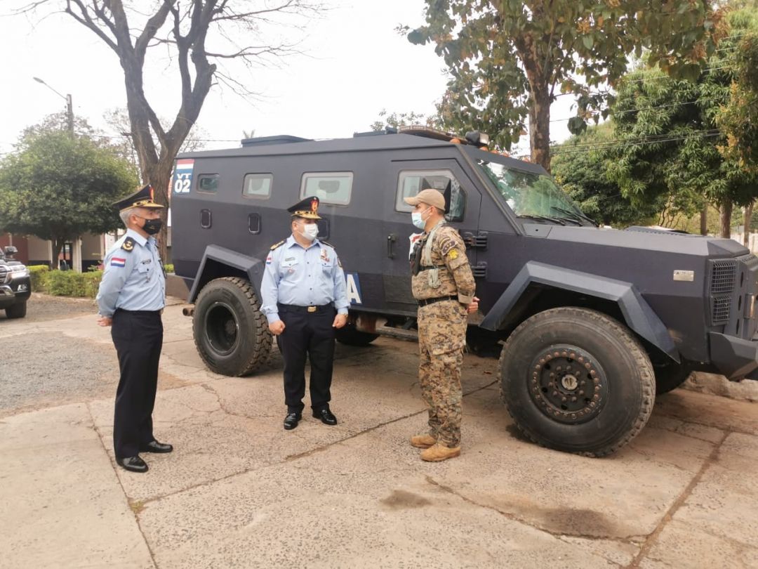 Unidad Táctica Policial de Kurusu de Hierro recibió un vehículo blindado