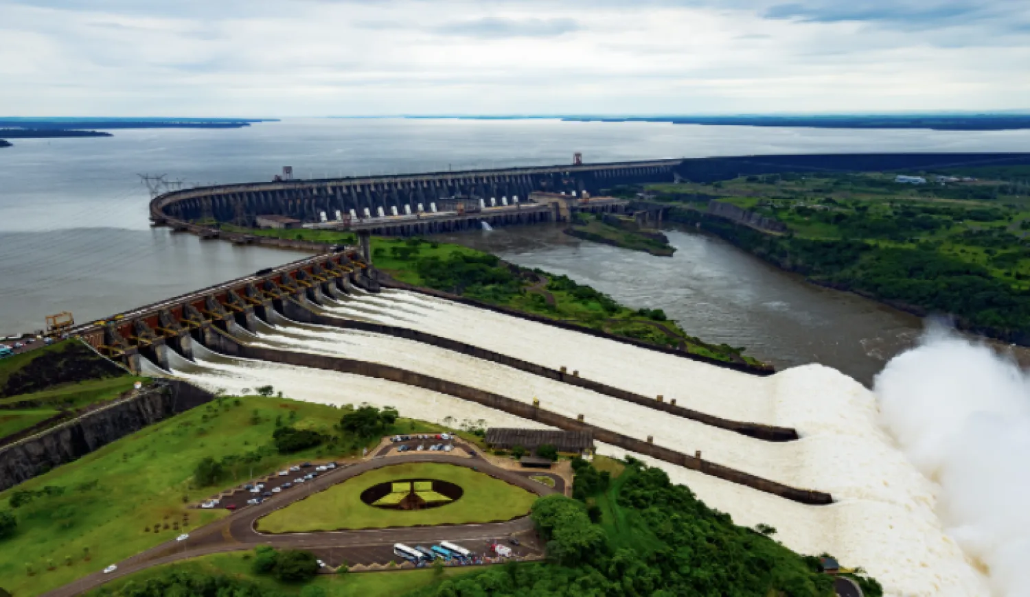 La IA mira a Paraguay: su energía hidroeléctrica podría ser clave para su crecimiento global, pero enfrenta desafíos críticos