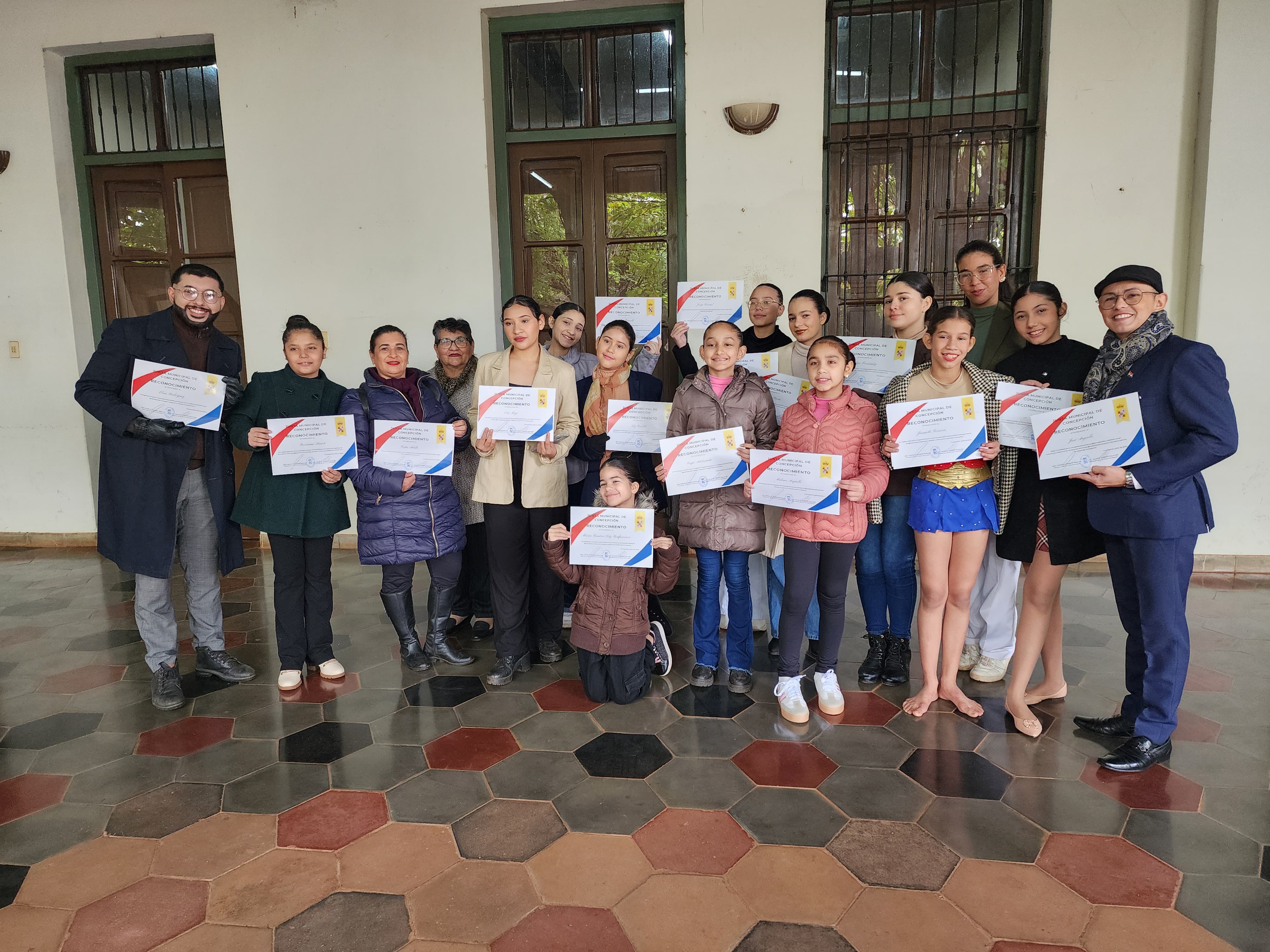 Reconocimiento al estudio de danza “José Argüello” por ganar varias competencias de baile