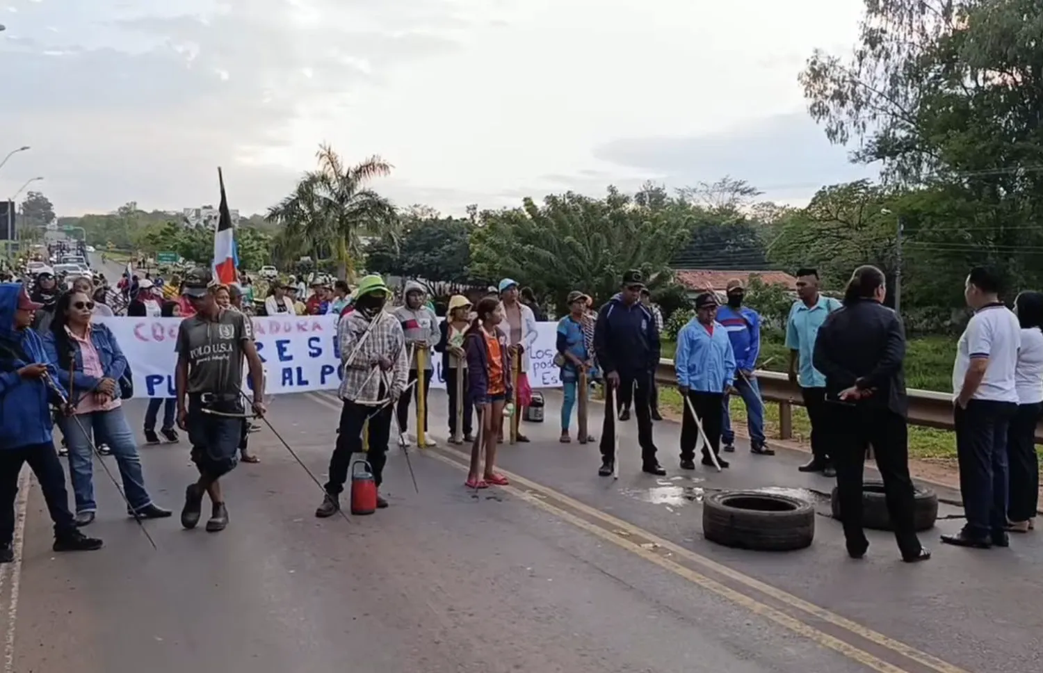 Comunidades indígenas bloquean ruta en Yby Yaú: exigen renuncia del Pdte. del INDI
