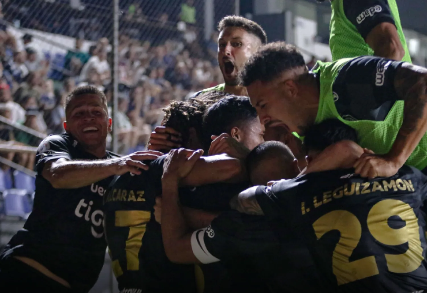 Olimpia gana en el último suspiro y es único puntero del fútbol paraguayo