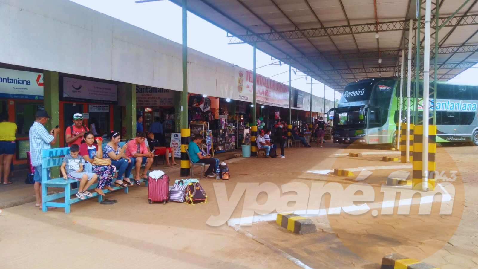 Flujo importante de viajeros en la Terminal de Ómnibus de Concepción