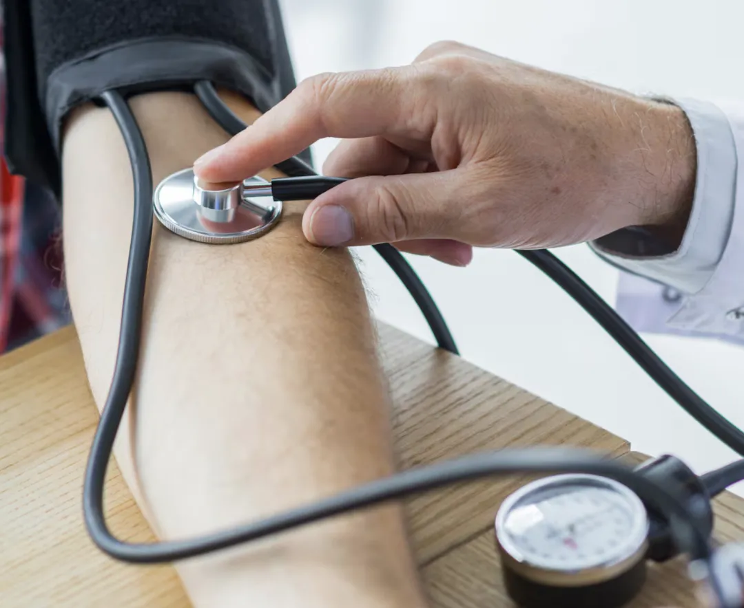 Nueva evidencia apunta al cerebro como causa de presión arterial alta