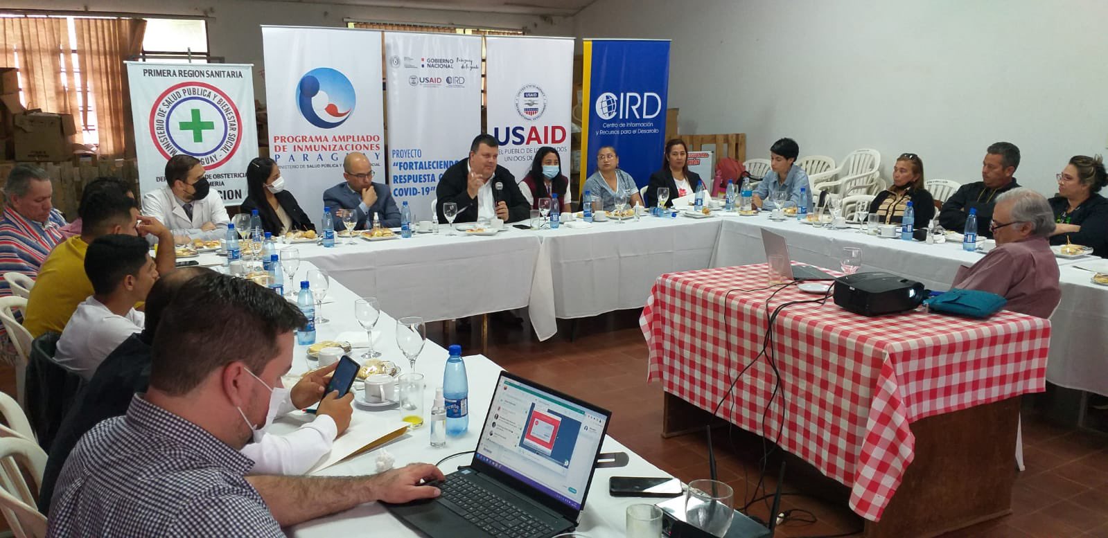 Comunicadores regionales participan en conversatorios sobre vacunación COVID-19