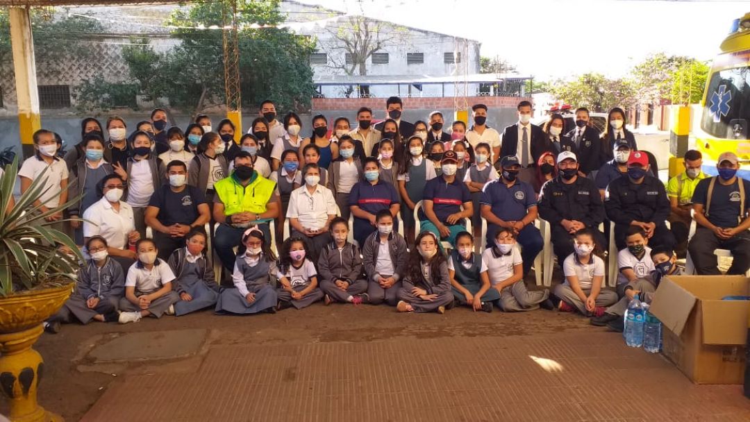 Estudiantes rinden homenaje a Bomberos Voluntarios de Concepción