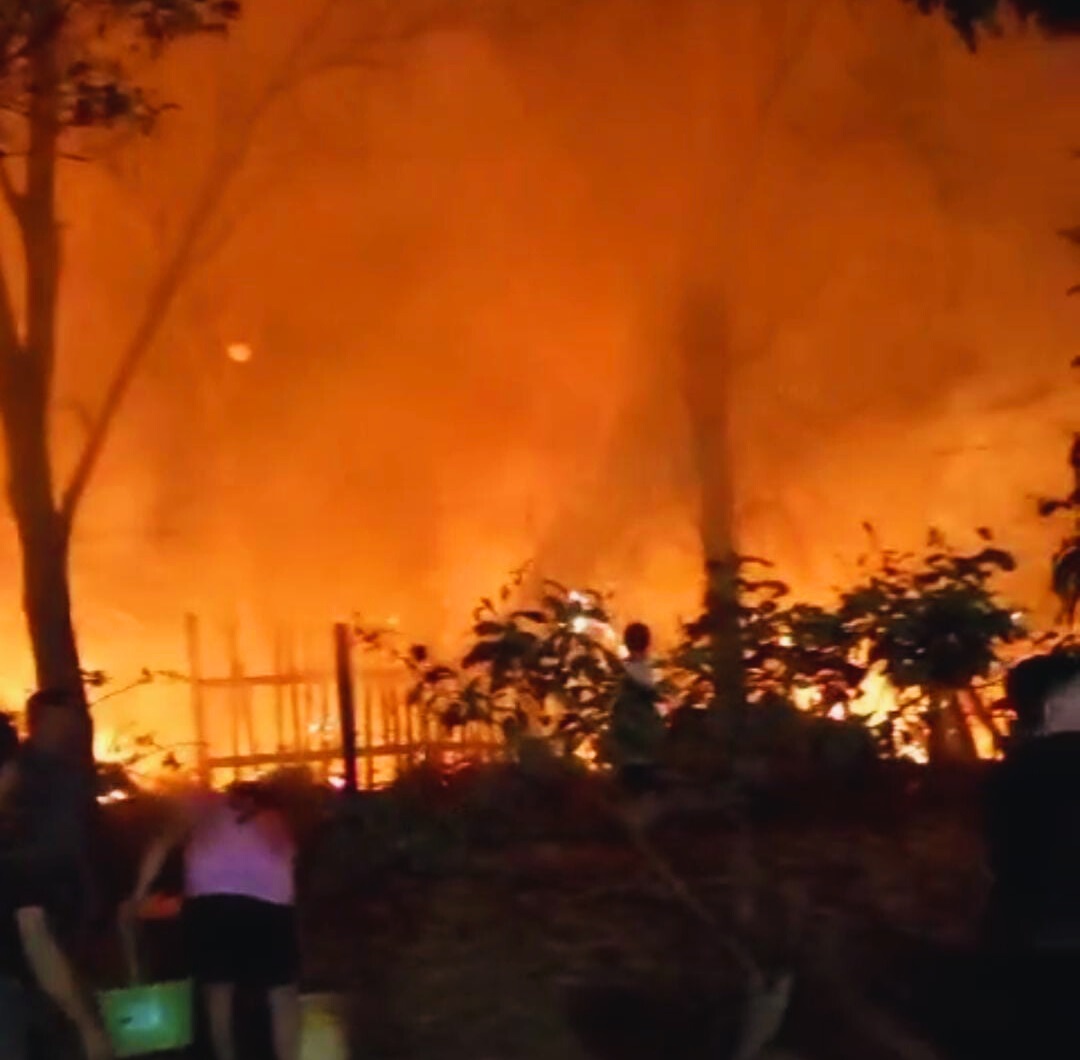 Bomberos y vecinos sofocaron incendio en Concepción