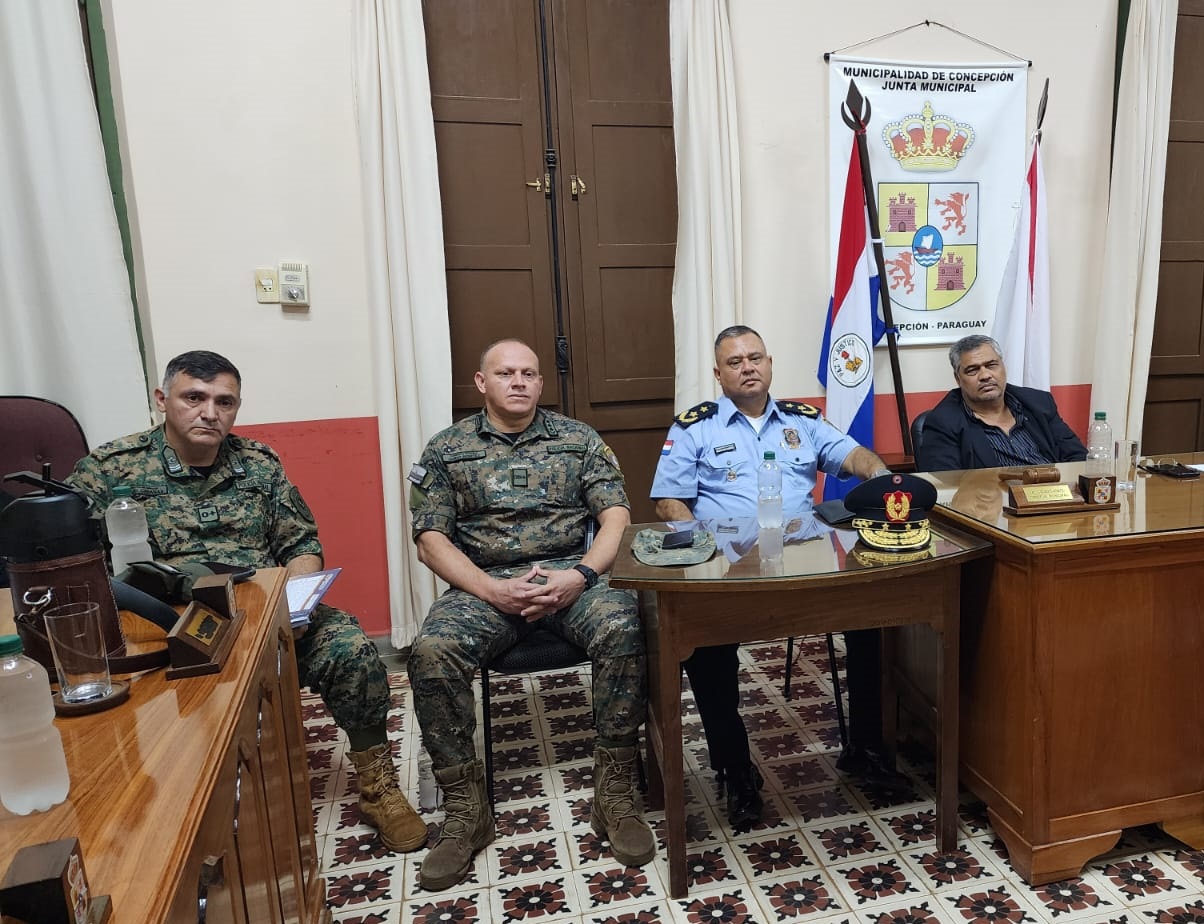 Director de Policía se reunió con la Junta Municipal para abordar cuestiones de seguridad y consumo de drogas