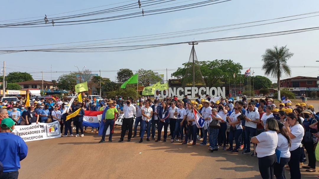 Docentes de Concepción se suman a movilización general