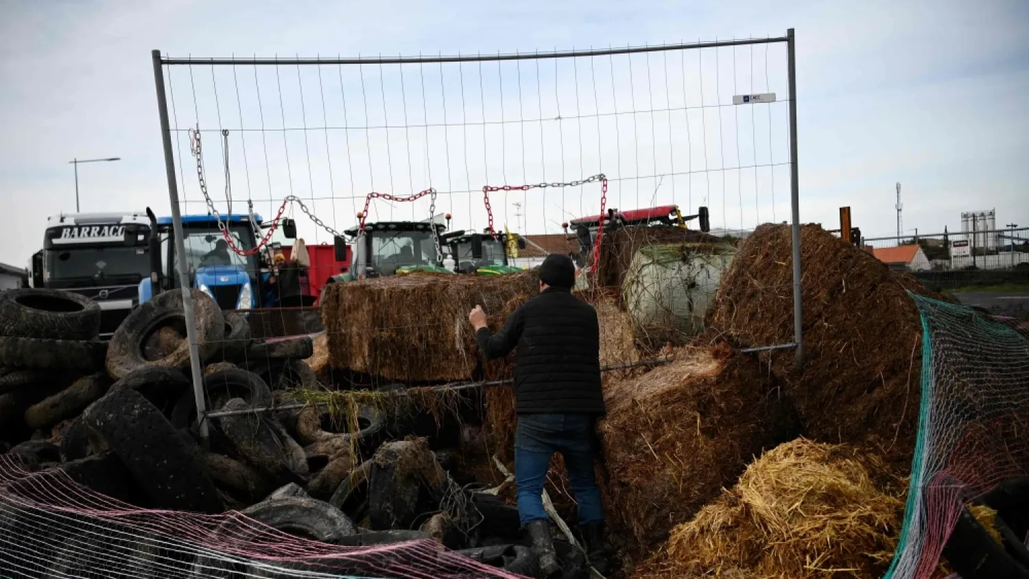 Agricultores franceses mantienen presión contra Mercosur con bloqueos en puertos y rutas