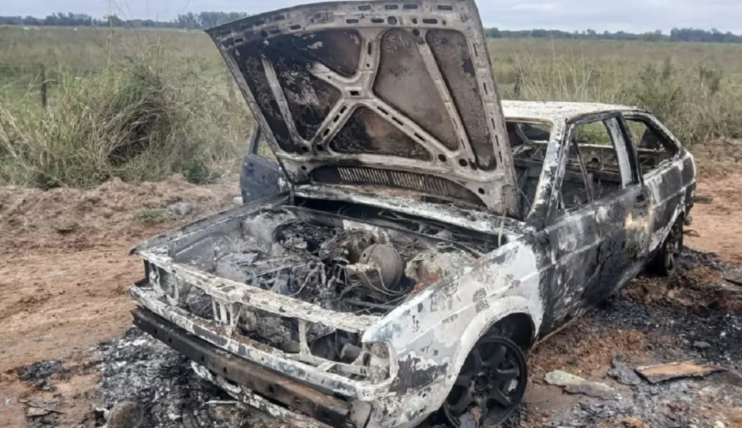 Automóvil se incendia por desperfecto eléctrico en camino vecinal de General Aquino