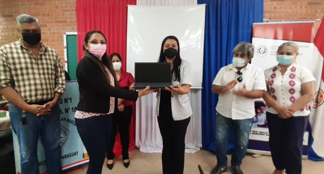 Entregaron notebooks a instituciones educativas de Concepción