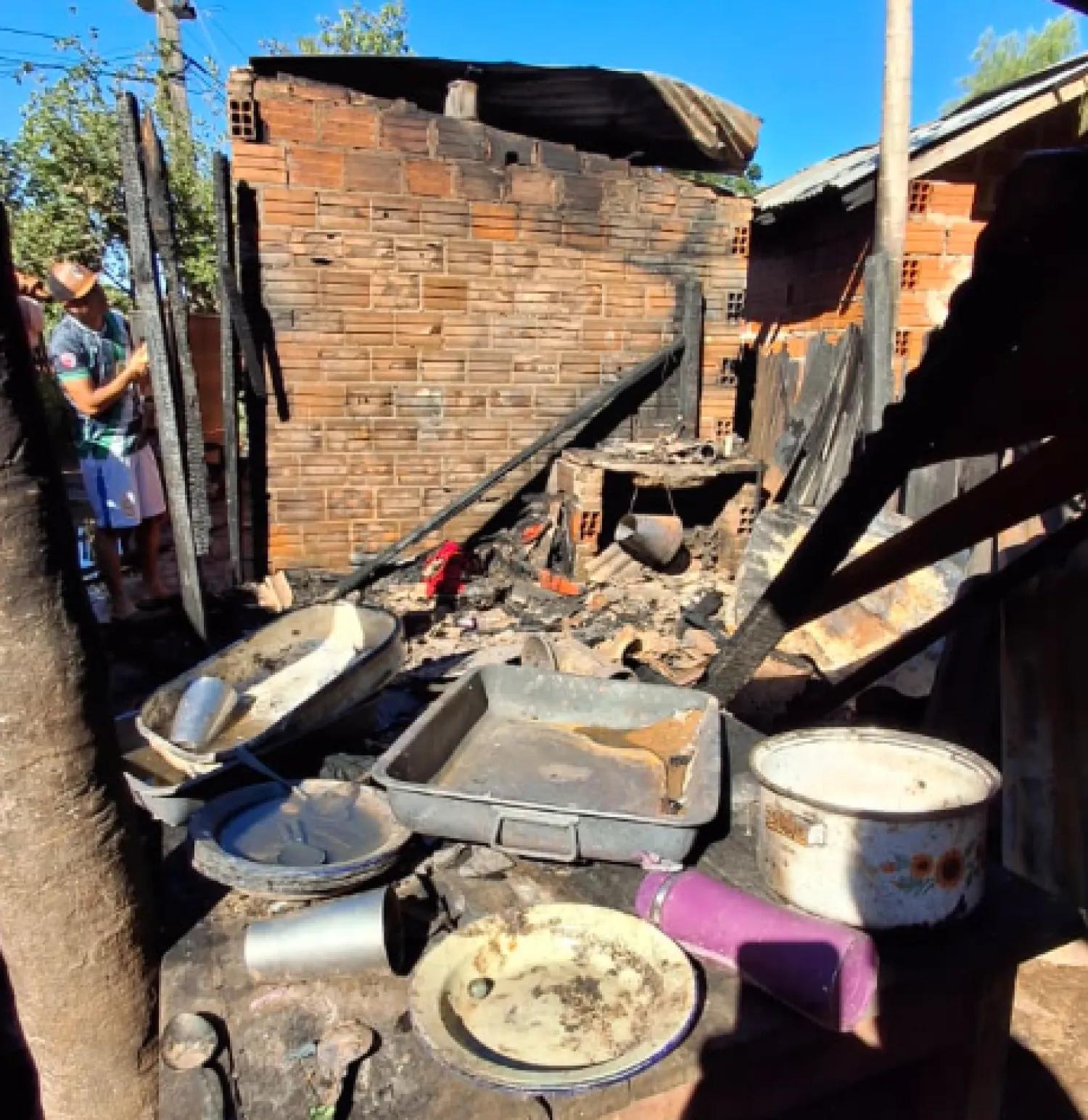 Incendio consume una vivienda en barrio Santo Domingo de Guzmán