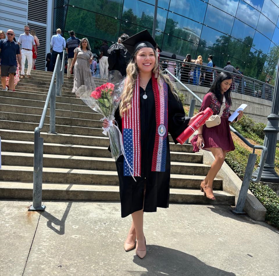 Paraguaya egresada con honores de la Universidad de Georgia