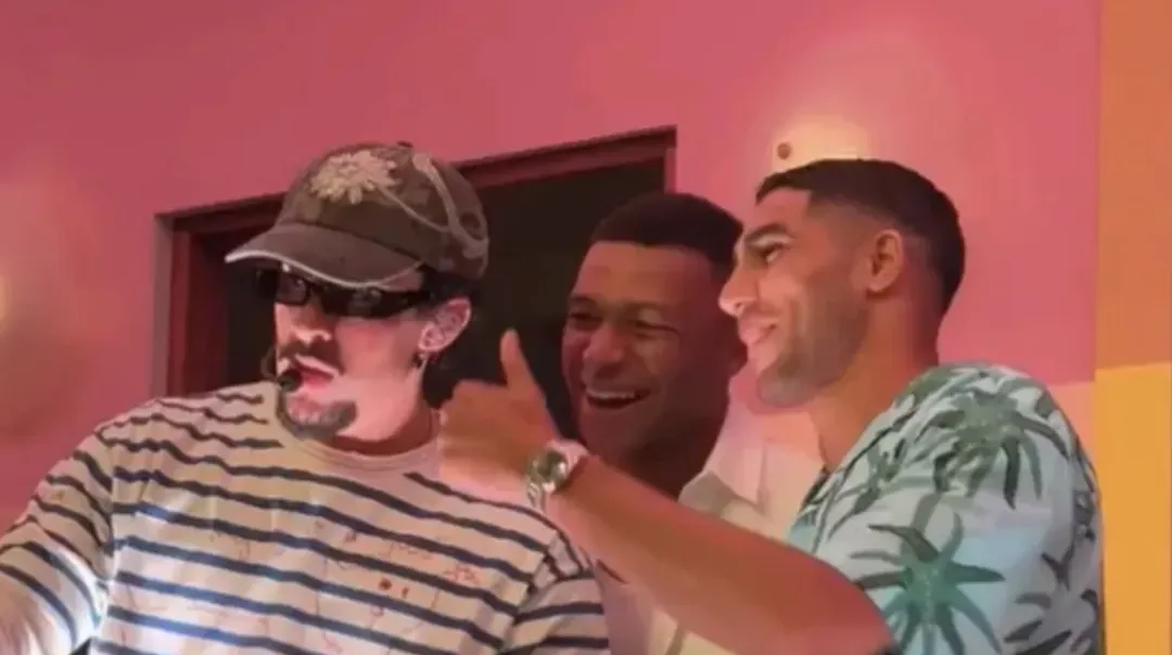 Mbappé y Hakimi asisten al concierto de Bad Bunny en Puerto Rico.