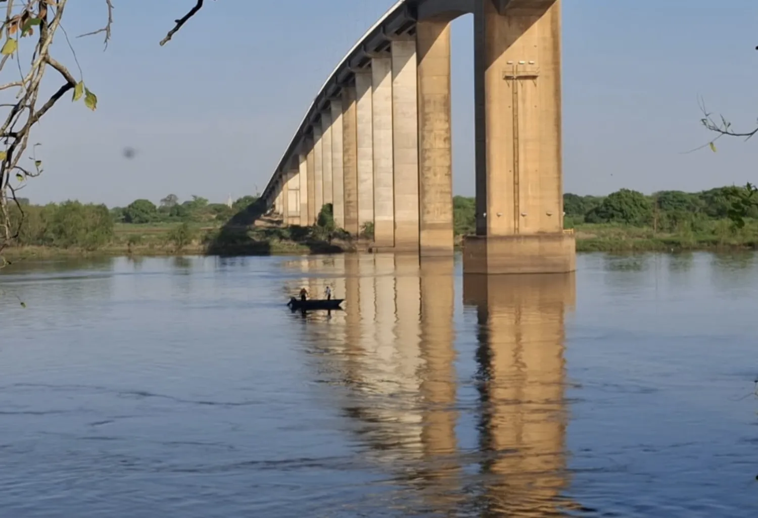 Camión fue hallado en el río Paraguay pero continúa la búsqueda del cuerpo del conductor