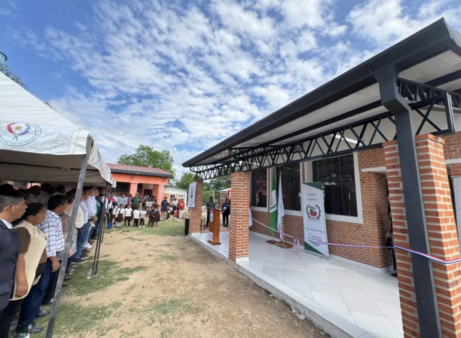 Fortalecimiento educativo en Alto Paraguay: compromiso conjunto por mejores condiciones escolares