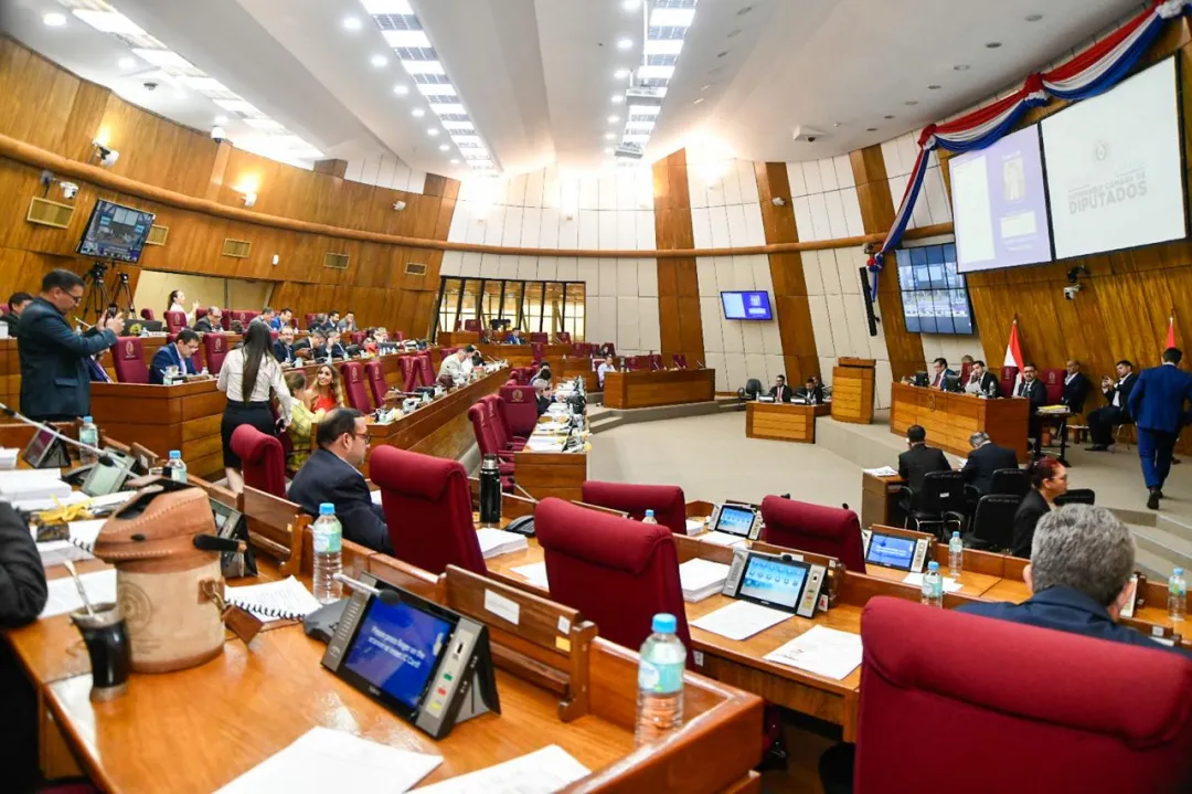 Sancionan proyecto de ley que establece el horario de verano para todo el año