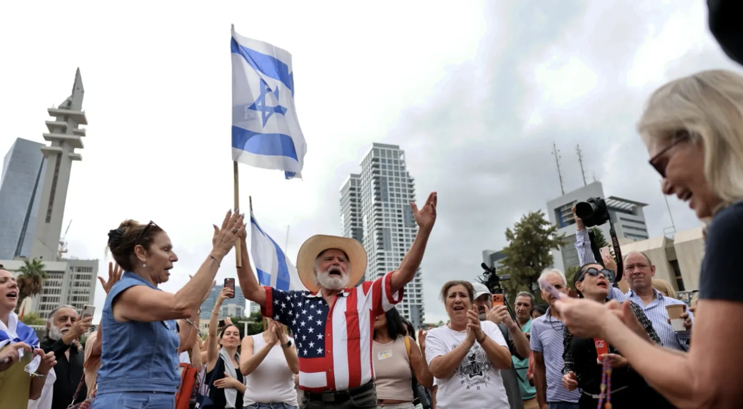 Israel y Hamás firman un acuerdo histórico de alto el fuego con mediación de Trump