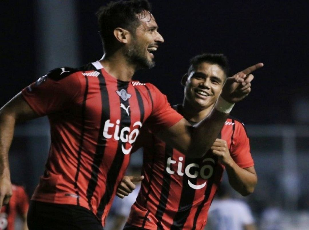 Triunfo y liderato de Libertad