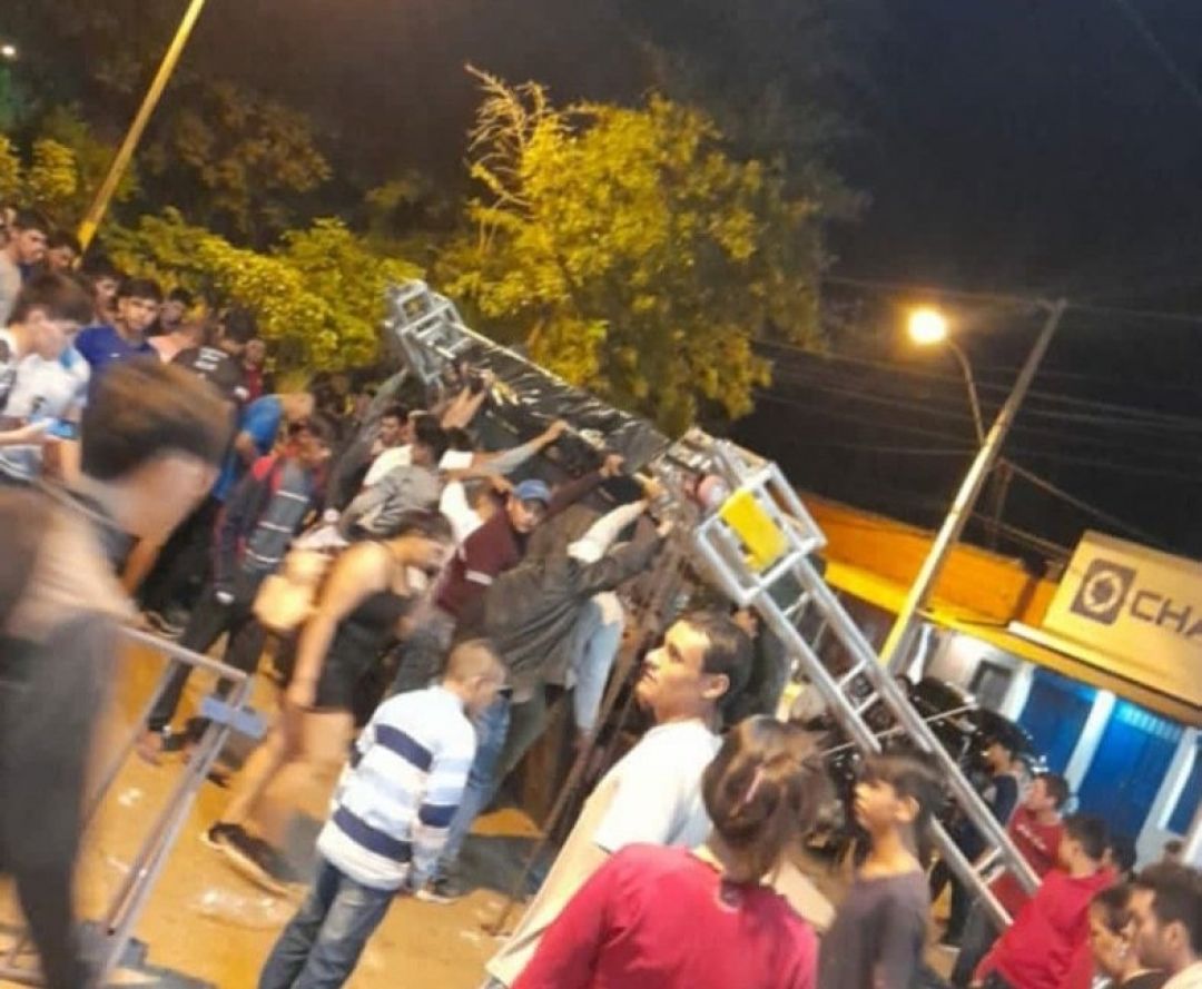 Intendente de Horqueta, su esposa y una docente sufrieron lesiones tras caída de estructura de hierro