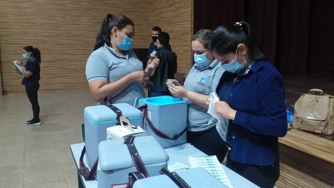 Miércoles de vacunación anticovid a embarazadas, docentes y mayores de 20 a 34 años